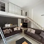 Ampio Loft Su Due Livelli Con Giardino