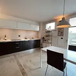 Διαμέρισμα Ampio Loft Su Due Livelli Con Giardino