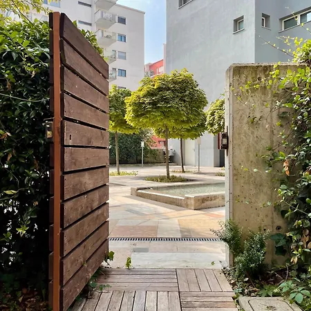 Ampio Loft Su Due Livelli Con Giardino Διαμέρισμα *