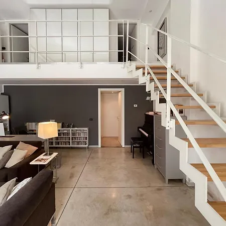 Ampio Loft Su Due Livelli Con Giardino Apartmán Milán